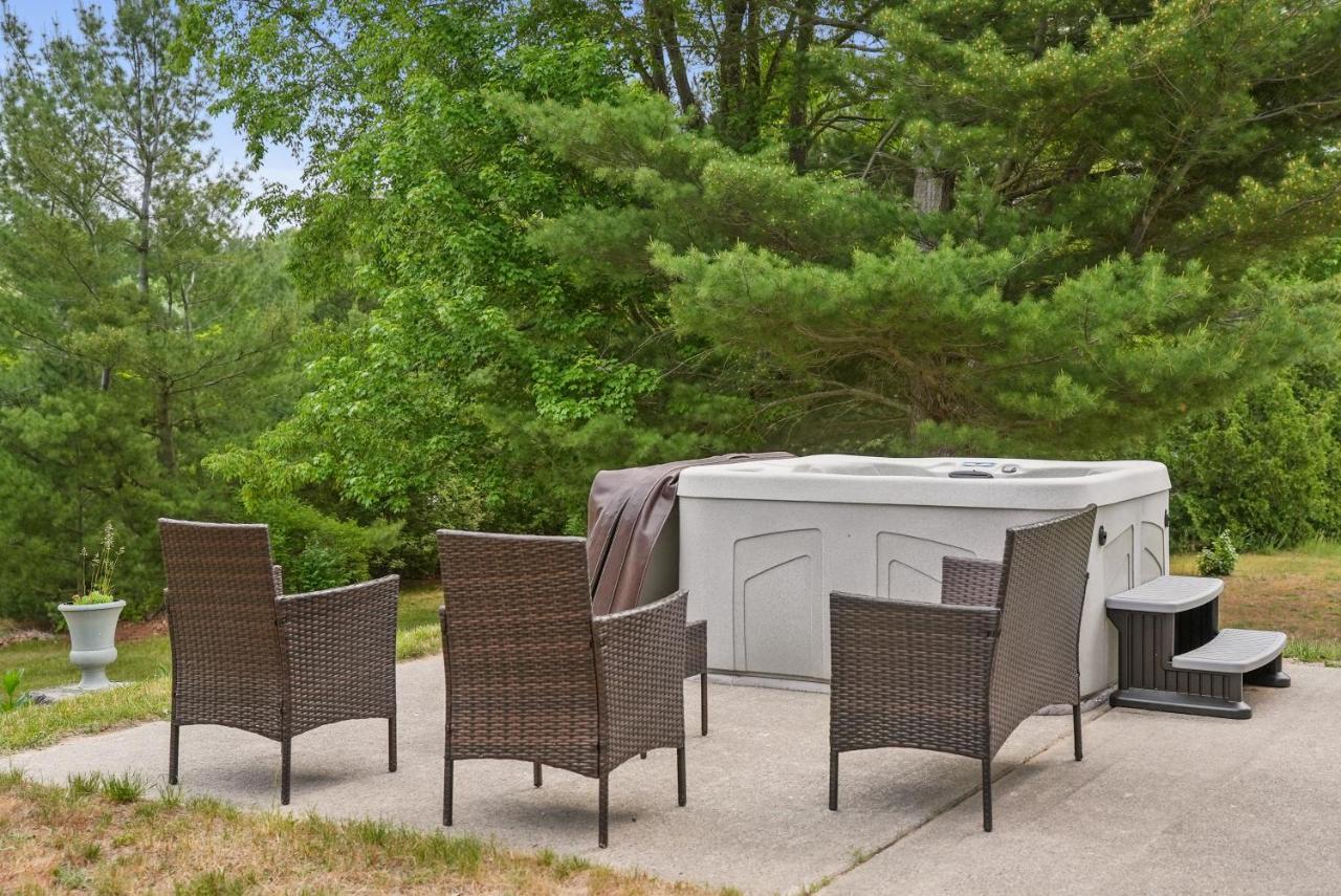 Long Lake Retreat- Hot Tub, Pool Table, Firepit Traverse City Exteriér fotografie